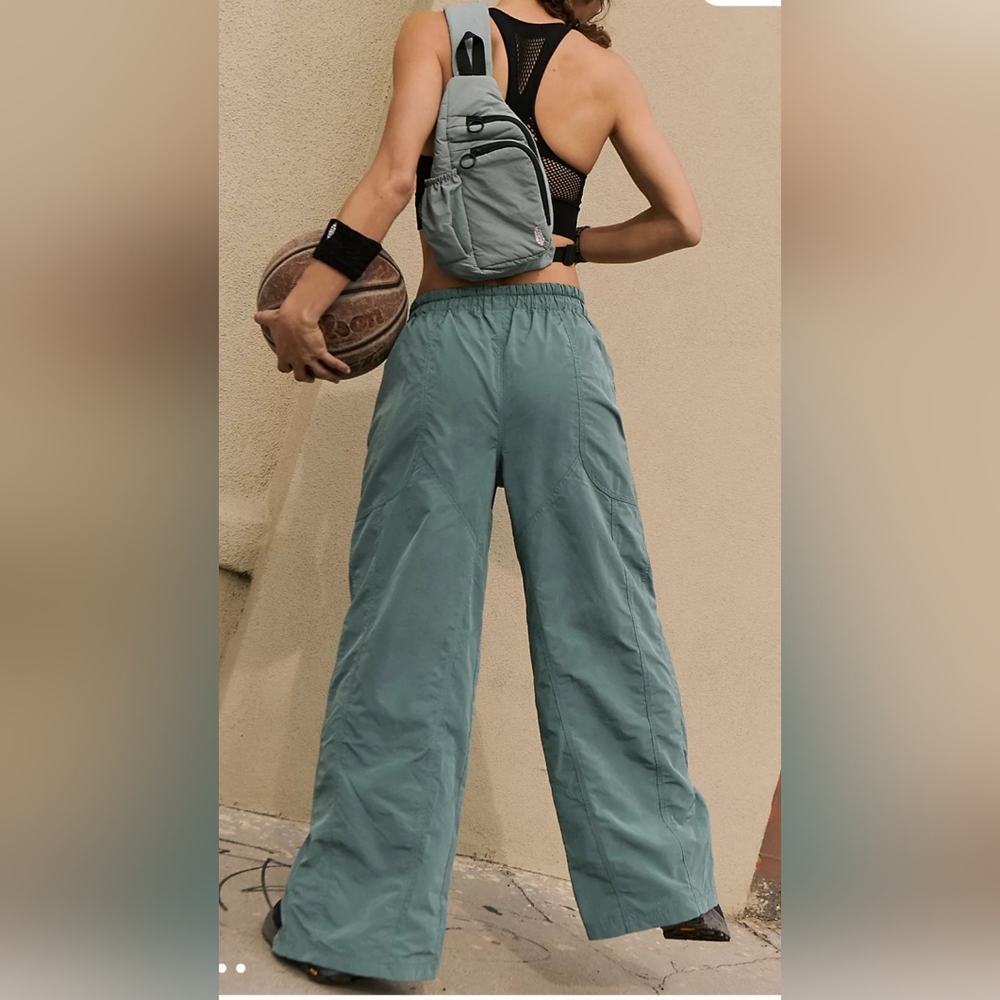 NWOT Free People Movement Stadium Pants in Vintage Green. Size M - Picture 2 of 12